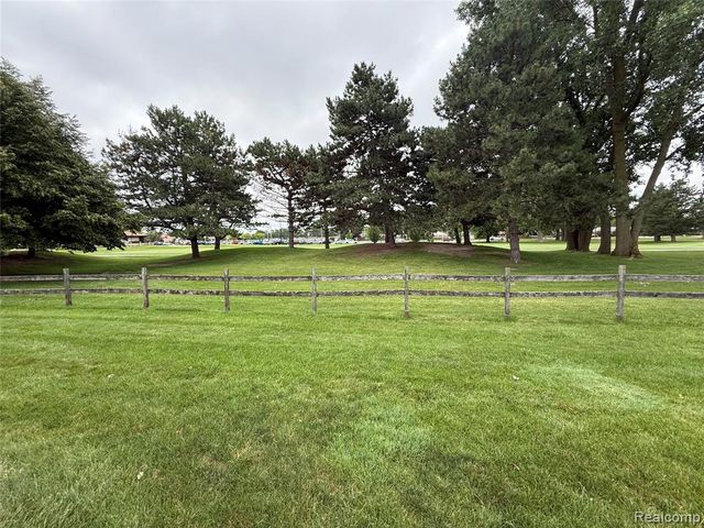 730 Country Club Dr Drive 36, Saint Clair Shores, MI 48082