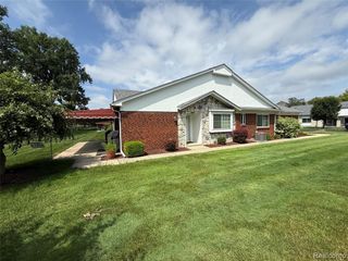 730 Country Club Dr Drive 36, Saint Clair Shores, MI 48082