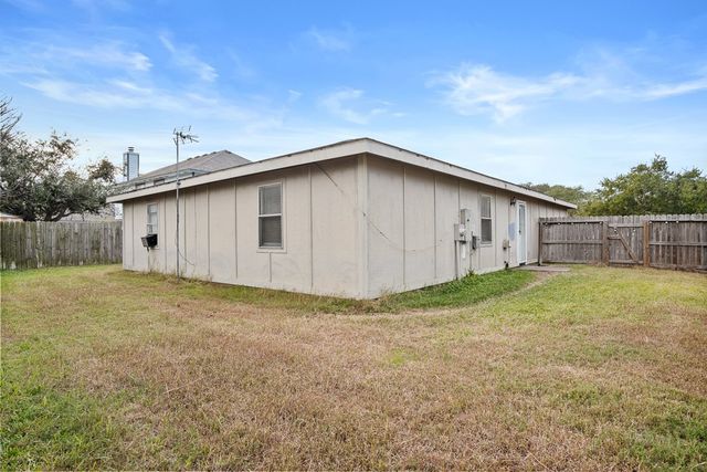 3030 Twin Creek Dr, Corpus Christi, TX 78414