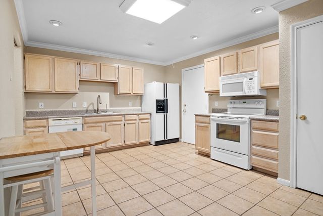 3030 Twin Creek Dr, Corpus Christi, TX 78414