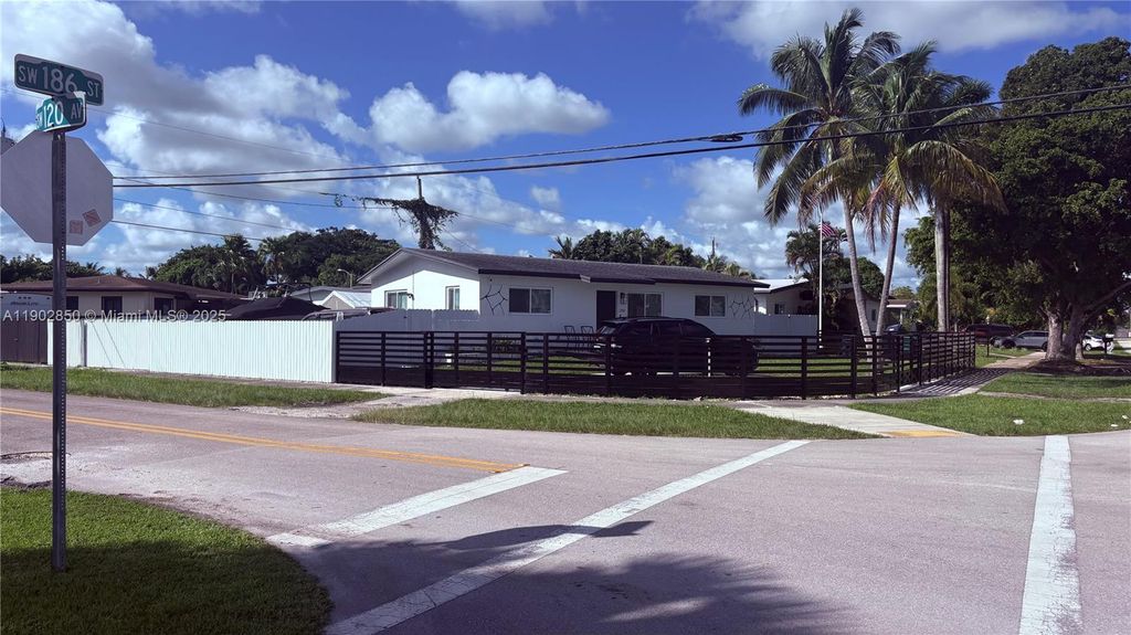 12000 SW 186th St, Miami, FL 33177