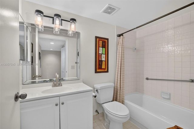 7449 N Devon Drive 207, Tamarac, FL 33321