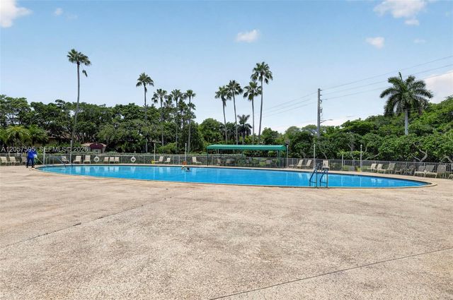 7449 N Devon Drive 207, Tamarac, FL 33321