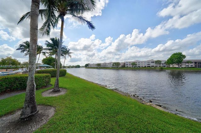 7449 N Devon Drive 207, Tamarac, FL 33321
