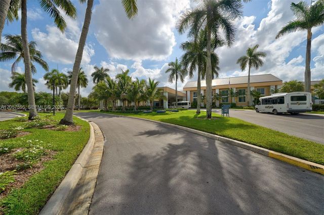 7449 N Devon Drive 207, Tamarac, FL 33321