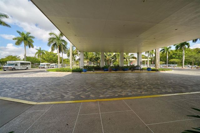 7449 N Devon Drive 207, Tamarac, FL 33321