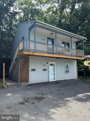 252 INDEPENDENCE ST, Berkeley Springs, WV 25411