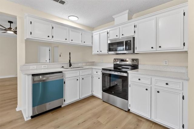 4453 Lake George Dr, Corpus Christi, TX 78413