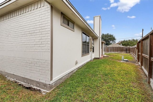 4453 Lake George Dr, Corpus Christi, TX 78413