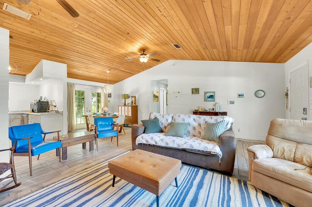 1420 18th Avenue SW, Vero Beach, FL 32962