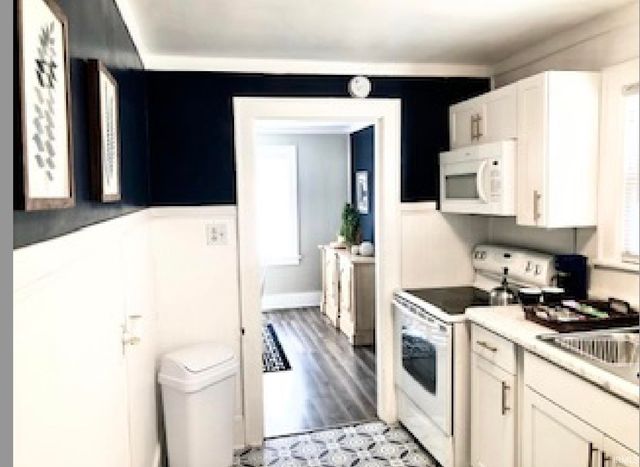 927 S Twyckenham Drive, South Bend, IN 46615