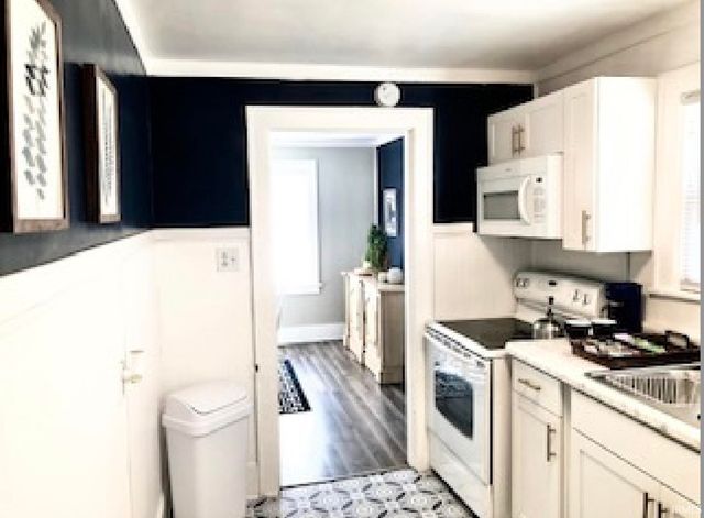 927 S Twyckenham Drive, South Bend, IN 46615
