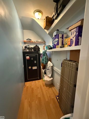 20300 Ellis Street, Roseville, MI 48066