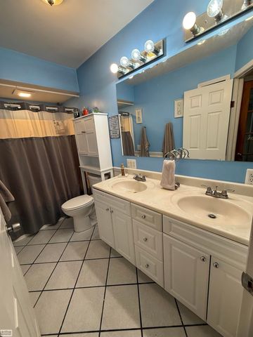 20300 Ellis Street, Roseville, MI 48066