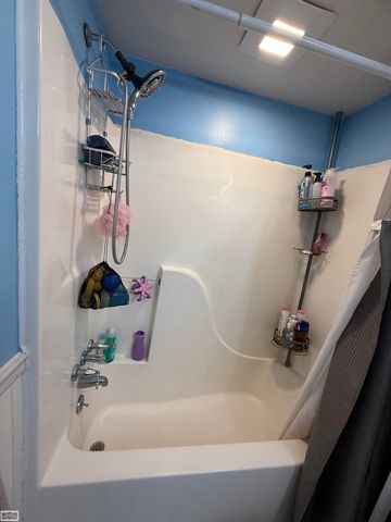 20300 Ellis Street, Roseville, MI 48066