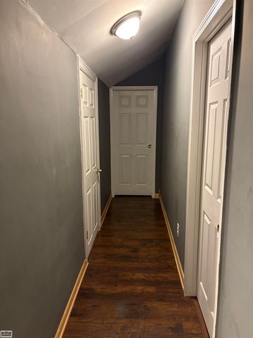 20300 Ellis Street, Roseville, MI 48066