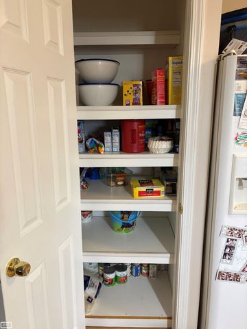 20300 Ellis Street, Roseville, MI 48066