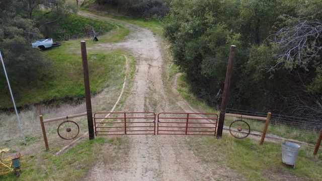 38967 Deerbrook Lane, Yokuts Valley, CA 93675