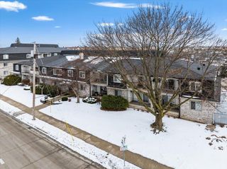 121 W North STREET #39, Waukesha, WI 53188