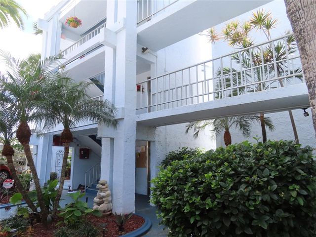 225 COUNTRY CLUB DRIVE C225, Largo, FL 33771