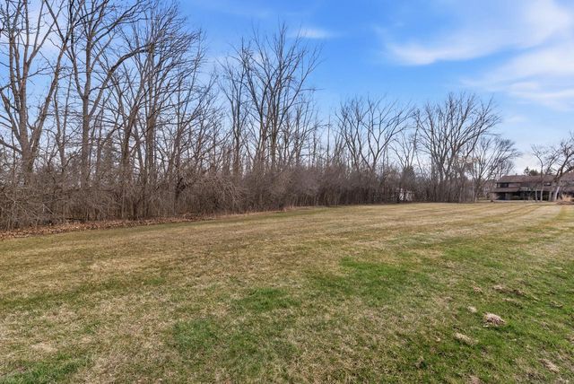 12975 Colony DRIVE, Mequon, WI 53097