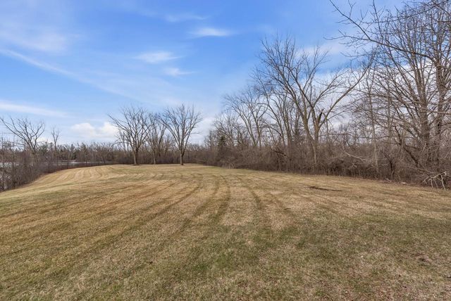 12975 Colony DRIVE, Mequon, WI 53097