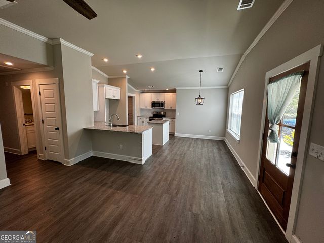 1037 E Doyle Street, Toccoa, GA 30577