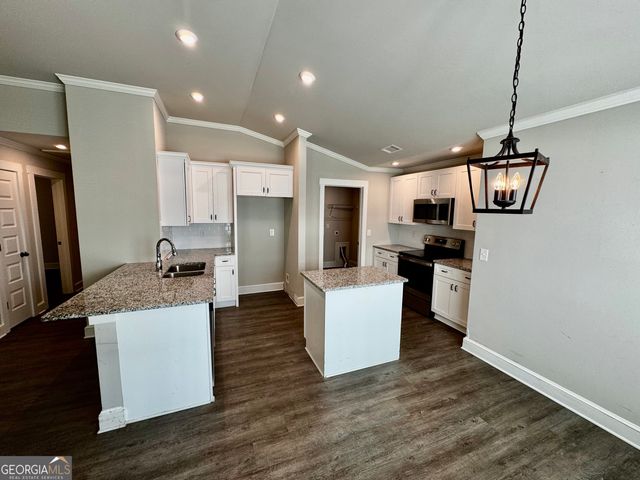 1037 E Doyle Street, Toccoa, GA 30577