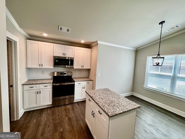 1037 E Doyle Street, Toccoa, GA 30577