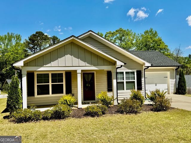 1037 E Doyle Street, Toccoa, GA 30577