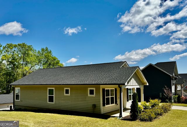 1037 E Doyle Street, Toccoa, GA 30577