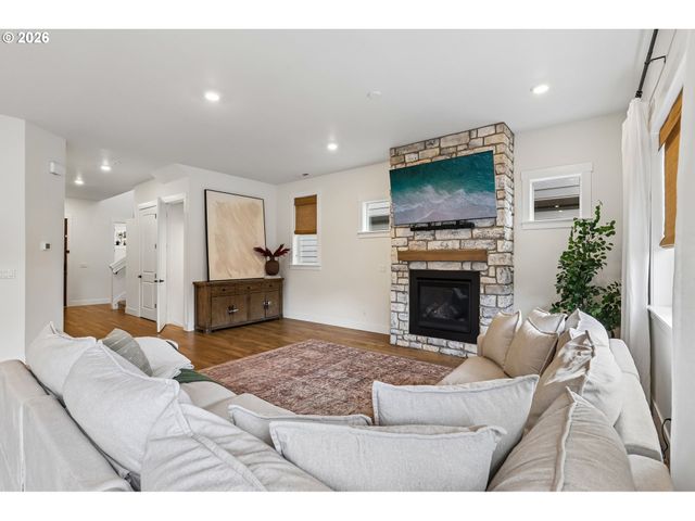 16683 Sw TOWNSVILLE St, Portland, OR 97224