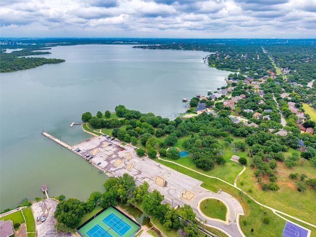 6512 Shorewood Drive, Arlington, TX 76016