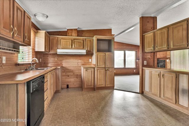 8 Scotts Hill Loop Road, Wilmington, NC 28411