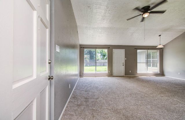 906 Dixie Drive, League City, TX 77573