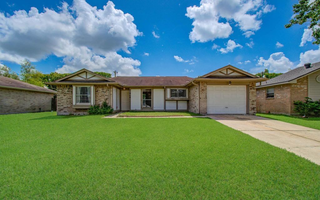 906 Dixie Drive, League City, TX 77573