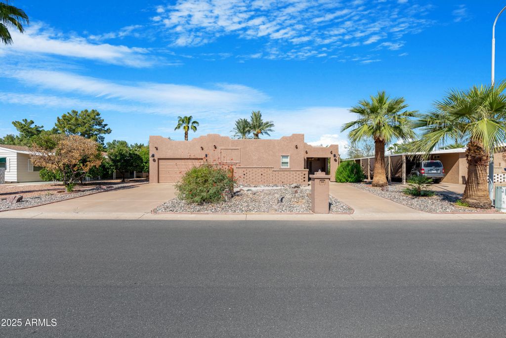 Image 1 of property listing at 9102 E LAKEVIEW Drive, Sun Lakes, AZ 85248