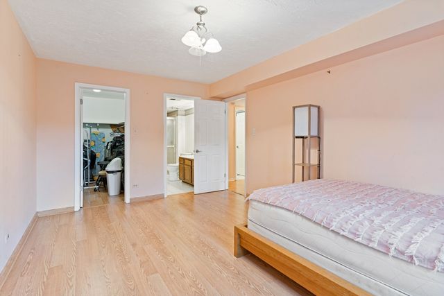 11130 Northwest Road E, Palos Hills, IL 60465