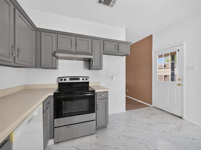 403 Davidson DR, Taylor, TX 76574