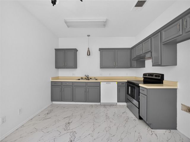 403 Davidson DR, Taylor, TX 76574