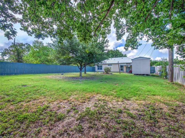 403 Davidson DR, Taylor, TX 76574