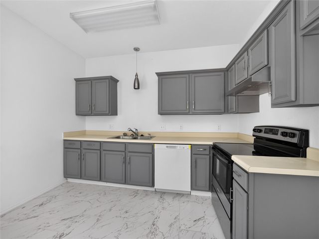 403 Davidson DR, Taylor, TX 76574