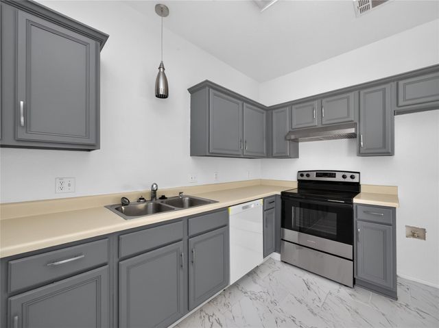 403 Davidson DR, Taylor, TX 76574