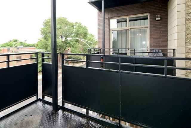2933 N Clybourn Avenue 303, Chicago, IL 60618