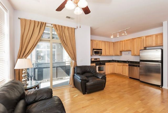 2933 N Clybourn Avenue 303, Chicago, IL 60618