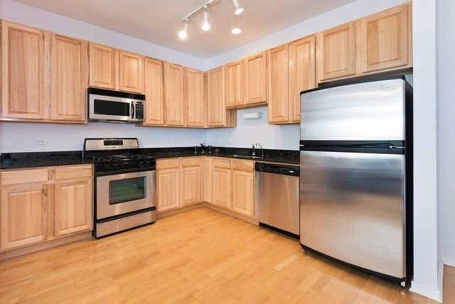 2933 N Clybourn Avenue 303, Chicago, IL 60618