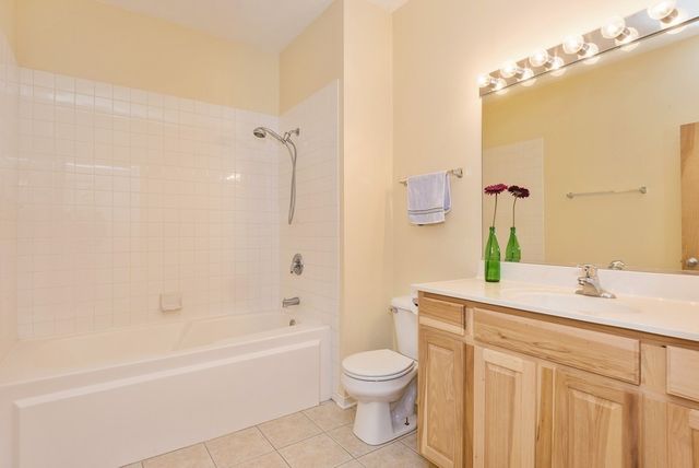2933 N Clybourn Avenue 303, Chicago, IL 60618