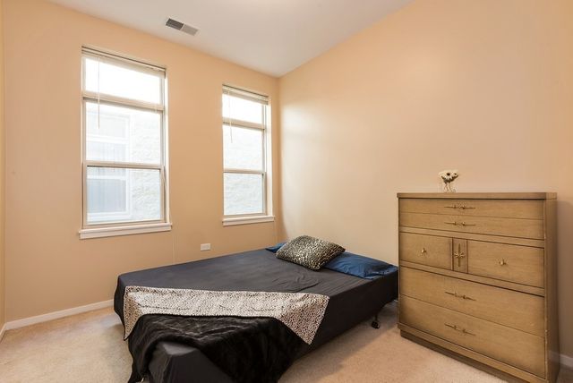2933 N Clybourn Avenue 303, Chicago, IL 60618
