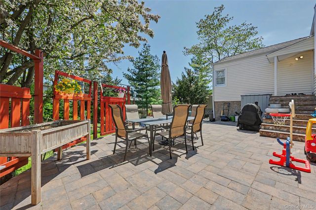 50 Little Whaleneck Road, Merrick, NY 11566