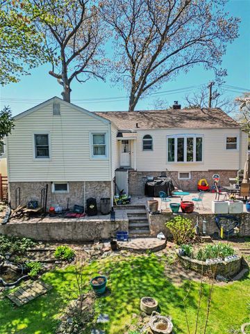50 Little Whaleneck Road, Merrick, NY 11566